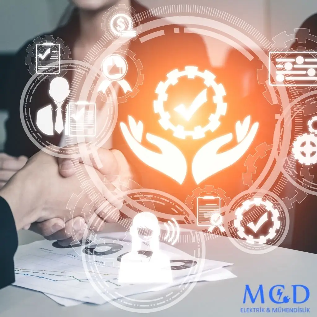 MCD Elektrik Mühendislik logosunun yer aldığı, iki elin tokalaştığı ve üzerinde dijital bir arayüzle kalite kontrol simgeleri (onay işareti, eller, belgeler) bulunan, kalite ve güvenilirliği temsil eden bir görsel.